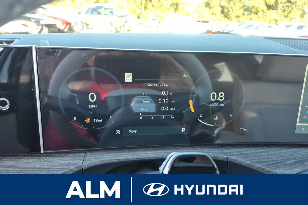 New 2026 Shimmering Silver HYUNDAI Limited FWD image 31