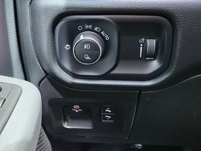 2022 Ram 1500 Big Horn Crew Cab 4x2 5'7" Box