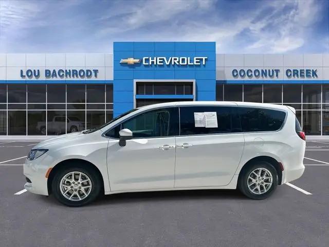 2023 Chrysler Voyager LX