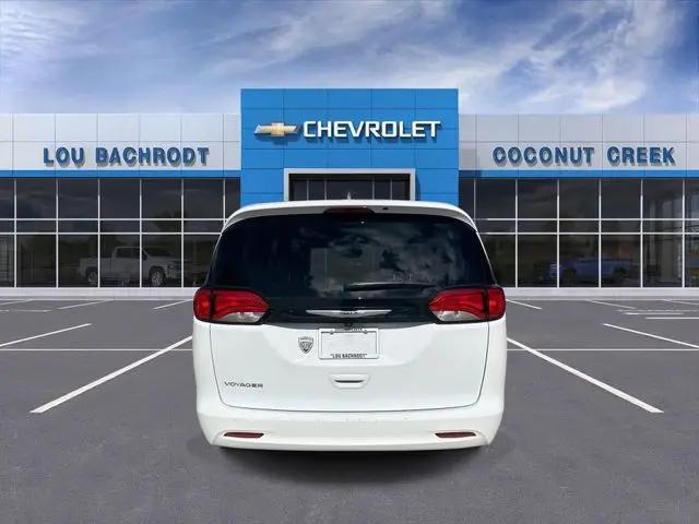 2023 Chrysler Voyager LX