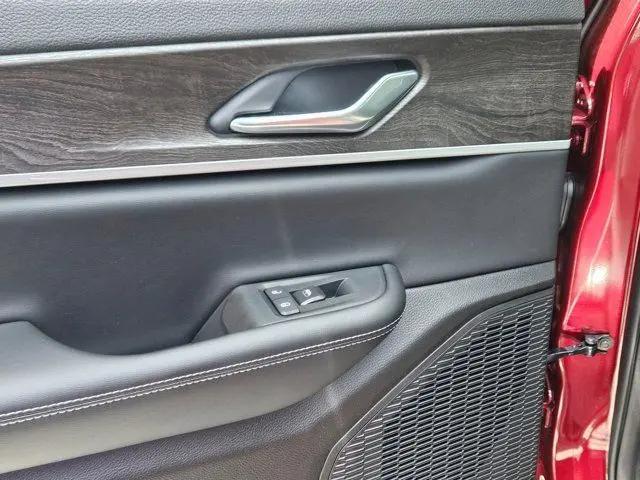 2026 Jeep Grand Cherokee L Altitude 4x4