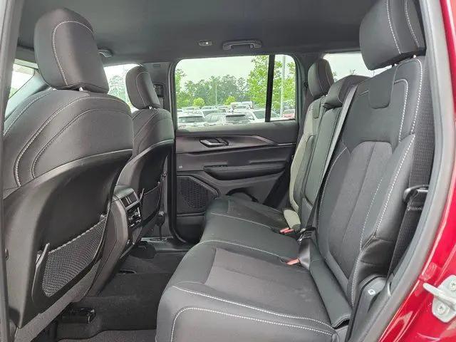 2026 Jeep Grand Cherokee Laredo 4x4