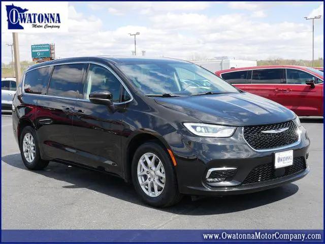 2023 Chrysler Pacifica Touring L for sale in Owatonna, MN