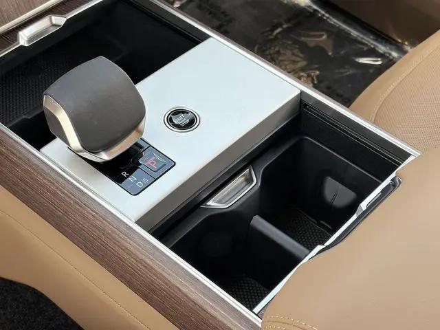 2026 Land Rover Range Rover P530 SE 7 Seat