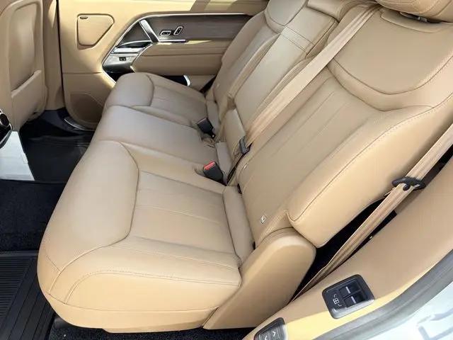 2026 Land Rover Range Rover P530 SE 7 Seat