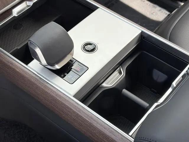 2026 Land Rover Range Rover P400 SE 7 Seat