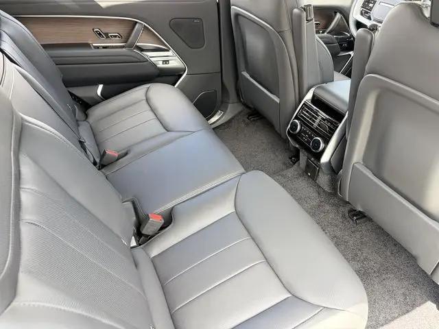 2026 Land Rover Range Rover P400 SE 7 Seat