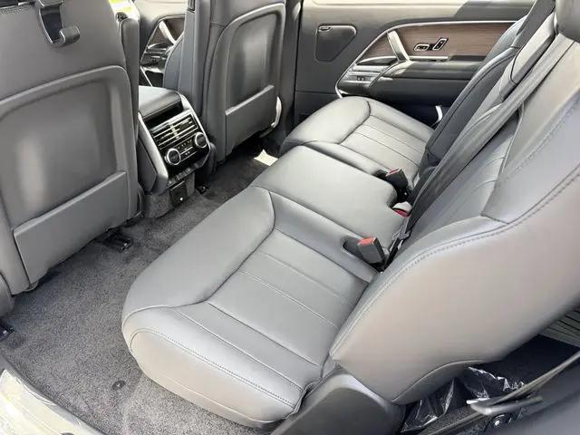 2026 Land Rover Range Rover P400 SE 7 Seat