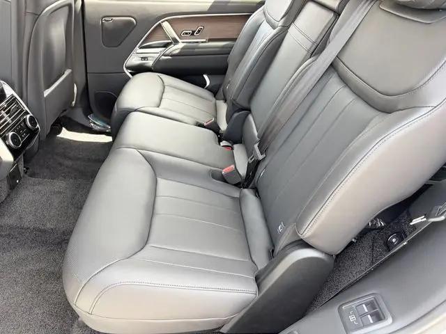 2026 Land Rover Range Rover P400 SE 7 Seat