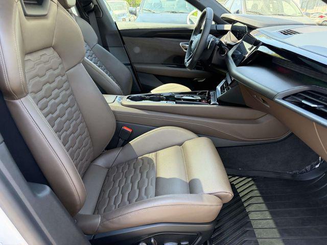 2024 Audi e-tron GT Premium Plus quattro