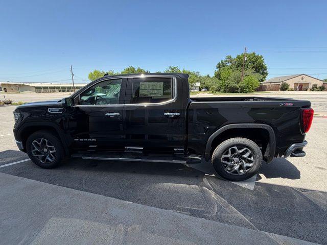 2026 GMC Sierra 1500 Crew Cab, Standard Bed, SLT, 4WD