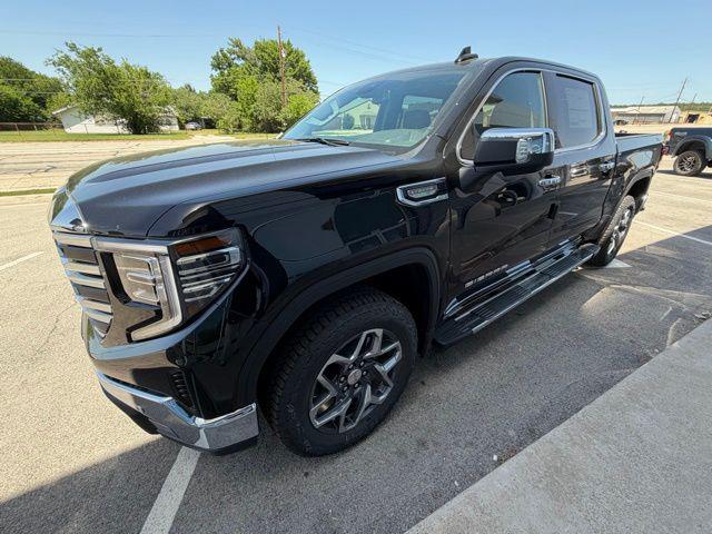 2026 GMC Sierra 1500 Crew Cab, Standard Bed, SLT, 4WD