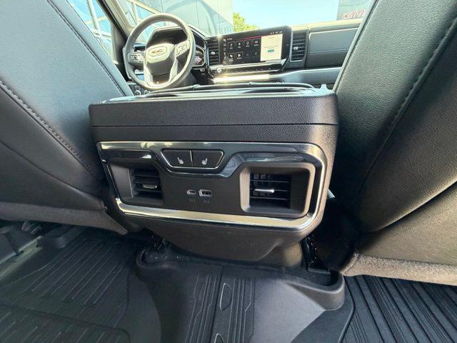 2026 GMC Sierra 1500 Crew Cab, Standard Bed, SLT, 4WD