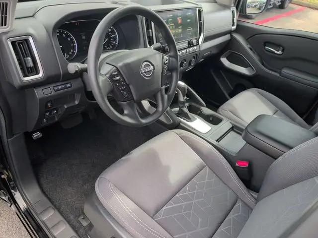 2025 Nissan Frontier Crew Cab SV 4x4