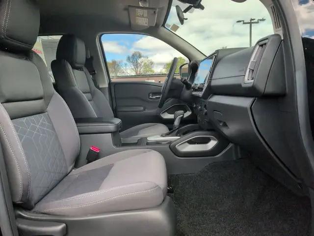 2025 Nissan Frontier Crew Cab SV 4x4