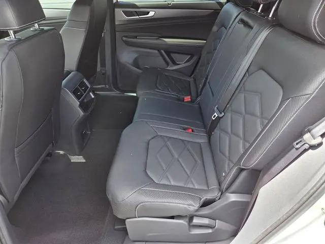 2026 Volkswagen Atlas Cross Sport SE with Technology