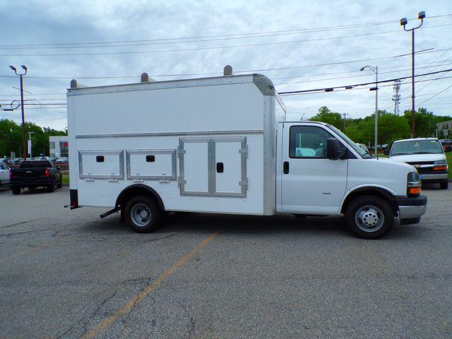2022 Chevrolet Express Cutaway Work Van