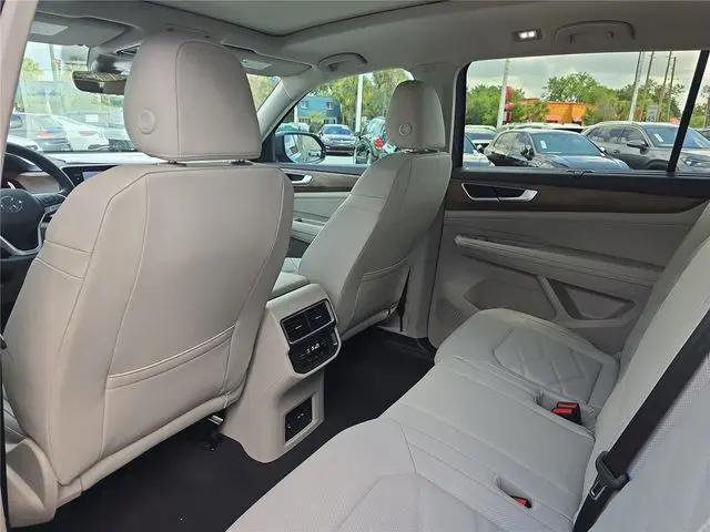 2026 Volkswagen Atlas SE with Technology