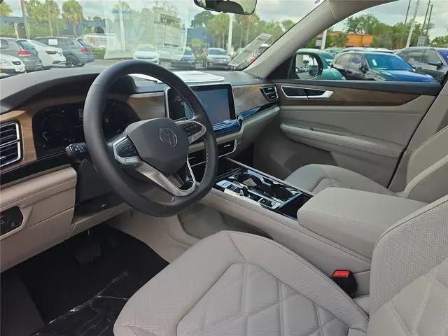 2026 Volkswagen Atlas SE with Technology