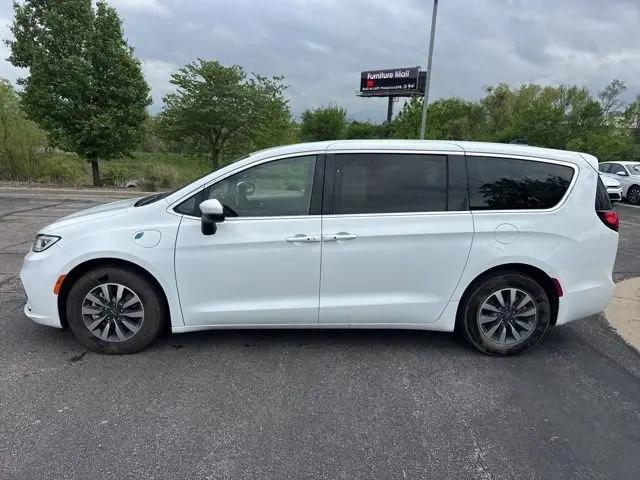 2023 Chrysler Pacifica Hybrid Touring L