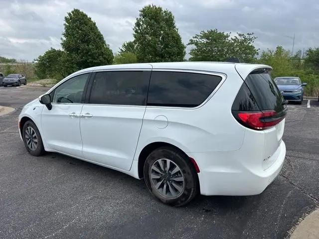 2023 Chrysler Pacifica Hybrid Touring L