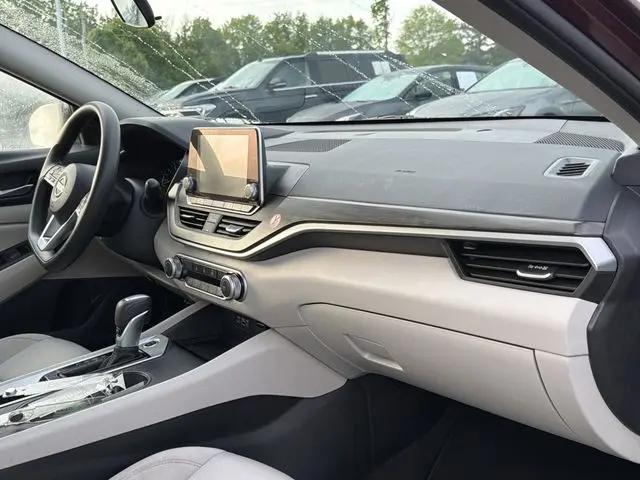 2025 Nissan Altima SV FWD