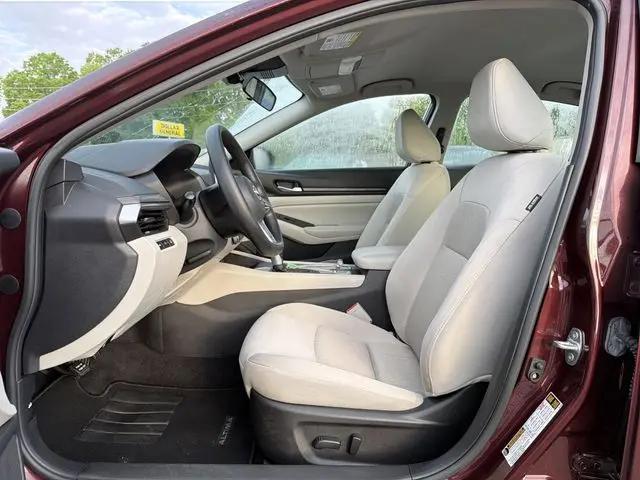2025 Nissan Altima SV FWD