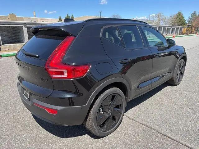 2026 Volvo XC40 Black Edition Ultra, B5 AWD Gas (mild hybrid)