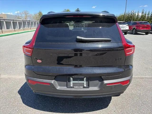 2026 Volvo XC40 Black Edition Ultra, B5 AWD Gas (mild hybrid)
