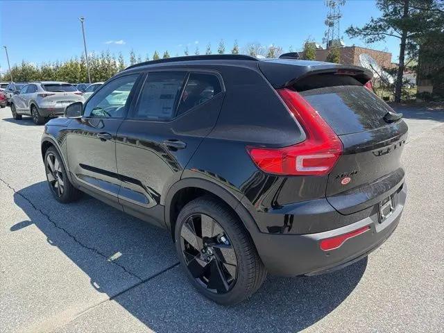 2026 Volvo XC40 Black Edition Ultra, B5 AWD Gas (mild hybrid)