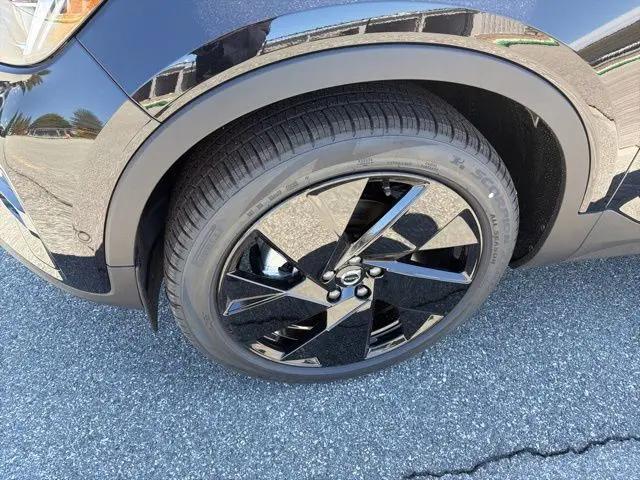 2026 Volvo XC40 Black Edition Ultra, B5 AWD Gas (mild hybrid)