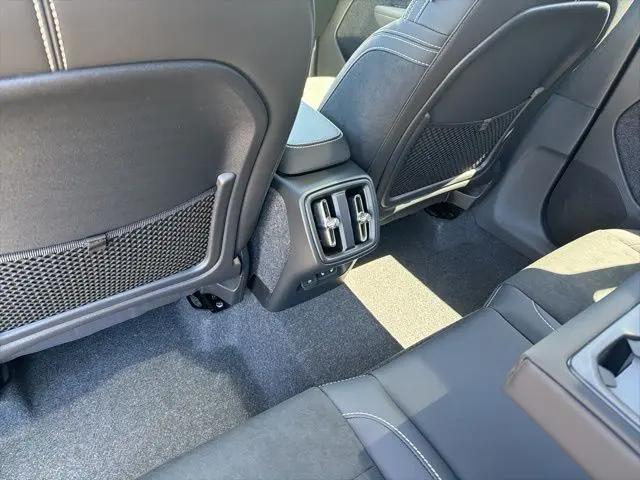 2026 Volvo XC40 Black Edition Ultra, B5 AWD Gas (mild hybrid)