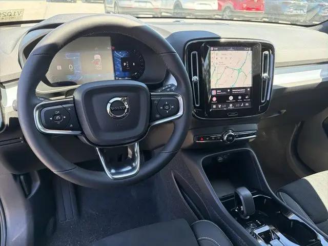 2026 Volvo XC40 Black Edition Ultra, B5 AWD Gas (mild hybrid)