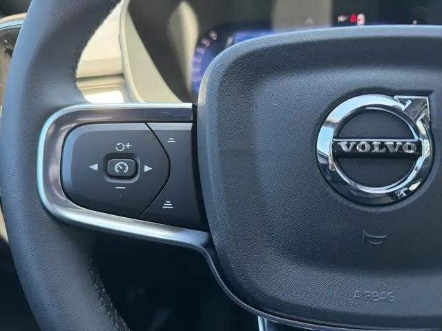 2026 Volvo XC40 Black Edition Ultra, B5 AWD Gas (mild hybrid)