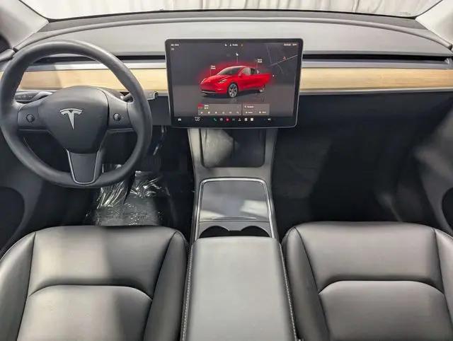 2025 Tesla Model Y Long Range Dual Motor Rear-Wheel Drive