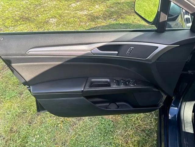 2020 Ford Fusion SE
