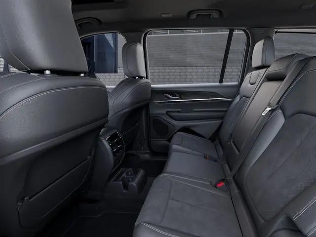2026 Jeep Grand Cherokee L Altitude 4x2