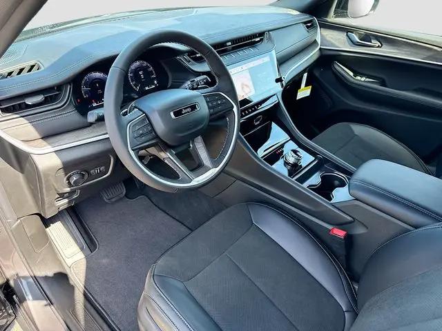 2026 Jeep Grand Cherokee L Altitude 4x2