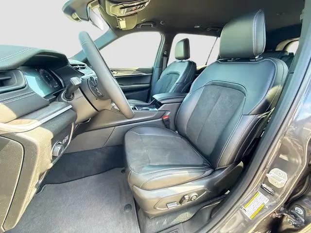 2026 Jeep Grand Cherokee L Altitude 4x2