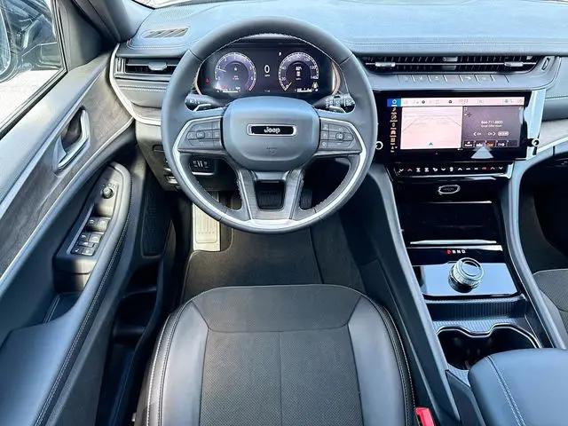 2026 Jeep Grand Cherokee L Altitude 4x2