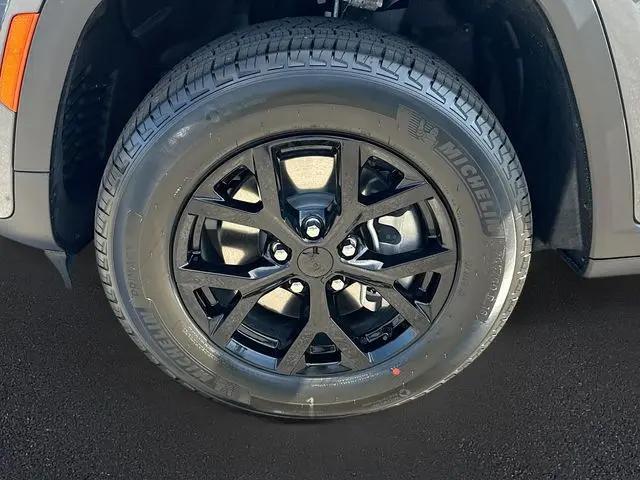 2026 Jeep Grand Cherokee L Altitude 4x2