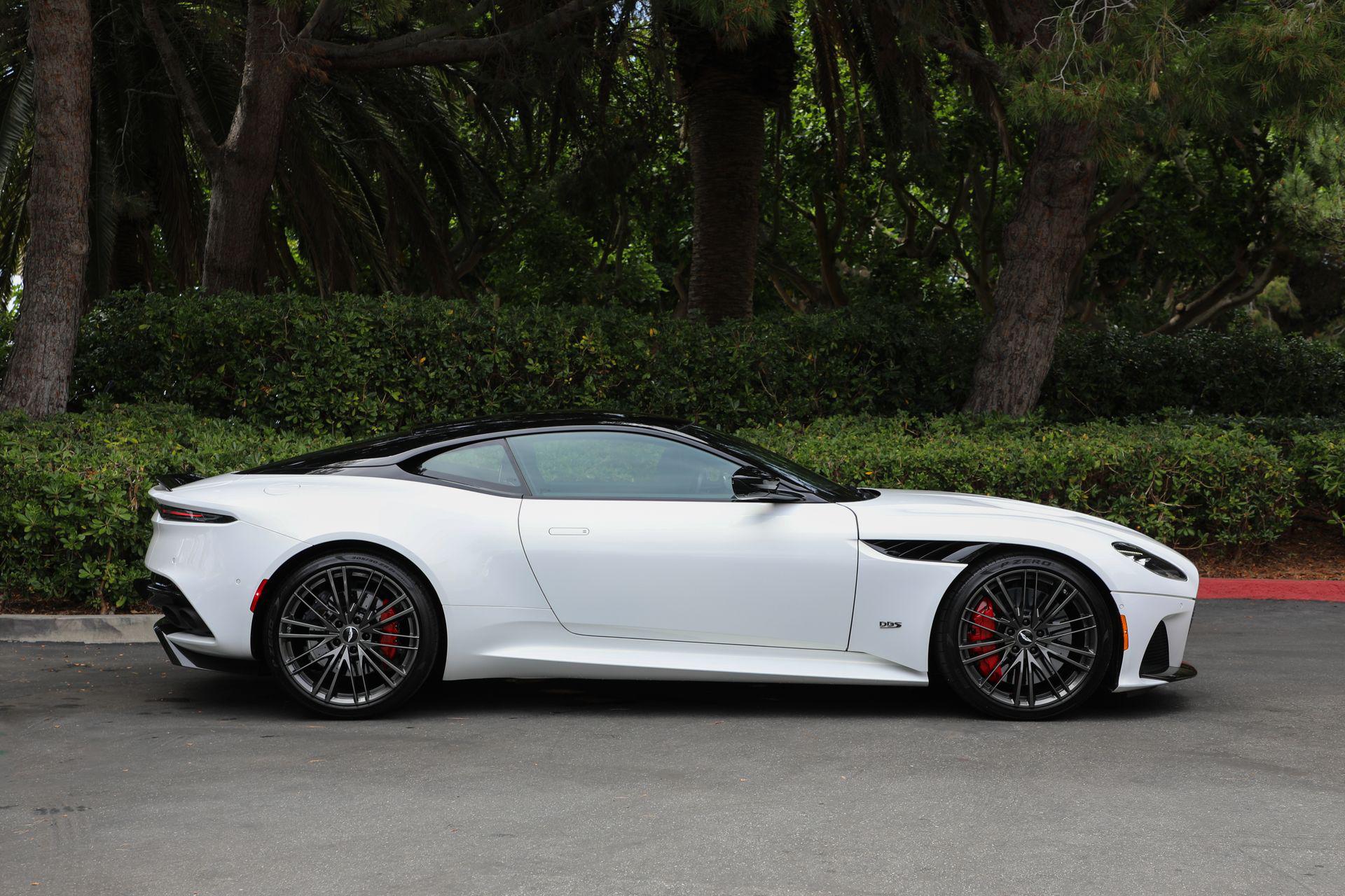 Aston Martin 2023 DBS