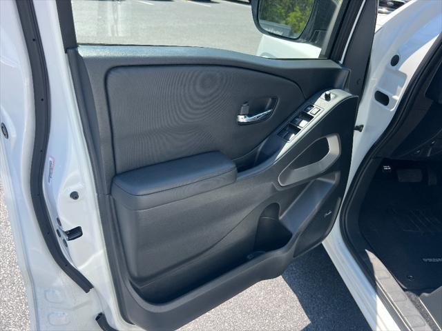 2024 Nissan Frontier Crew Cab SL 4x2