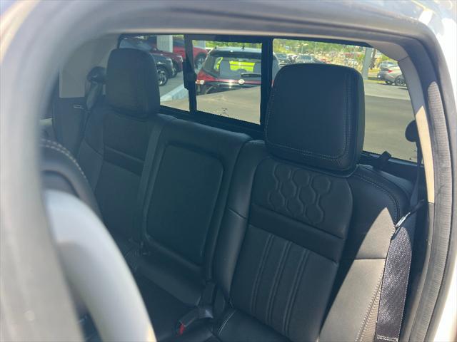 2024 Nissan Frontier Crew Cab SL 4x2