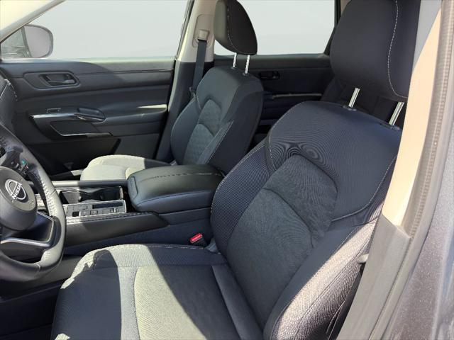 2024 Nissan Pathfinder SV FWD