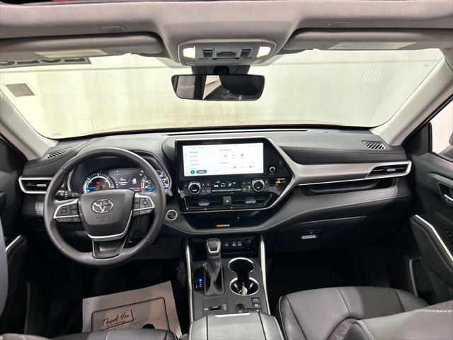 2025 Toyota Highlander Hybrid XLE Nightshade
