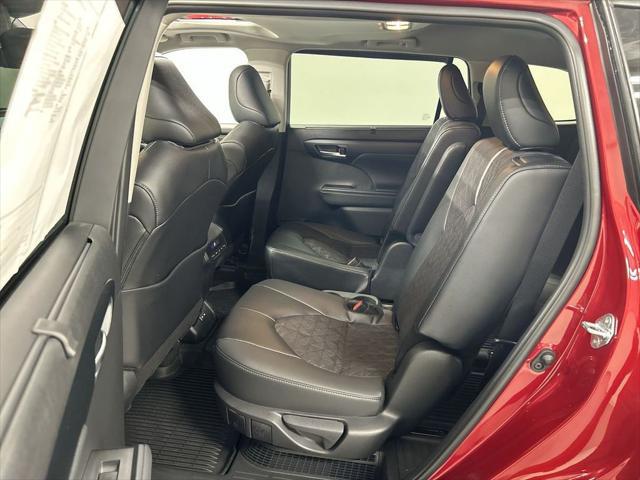 2025 Toyota Highlander Hybrid XLE Nightshade