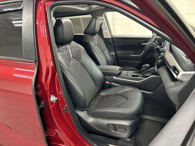 2025 Toyota Highlander Hybrid XLE Nightshade