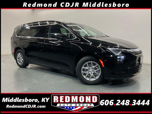2027 Chrysler Pacifica Select for sale in Middlesboro, KY