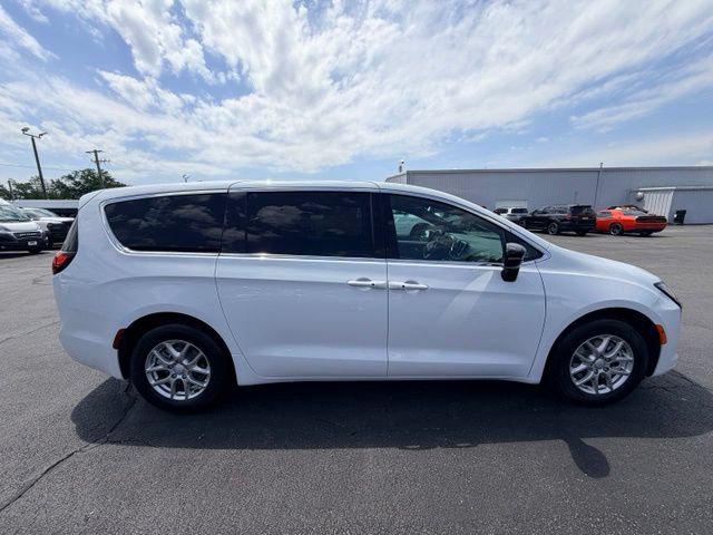 2027 Chrysler Pacifica PACIFICA SELECT